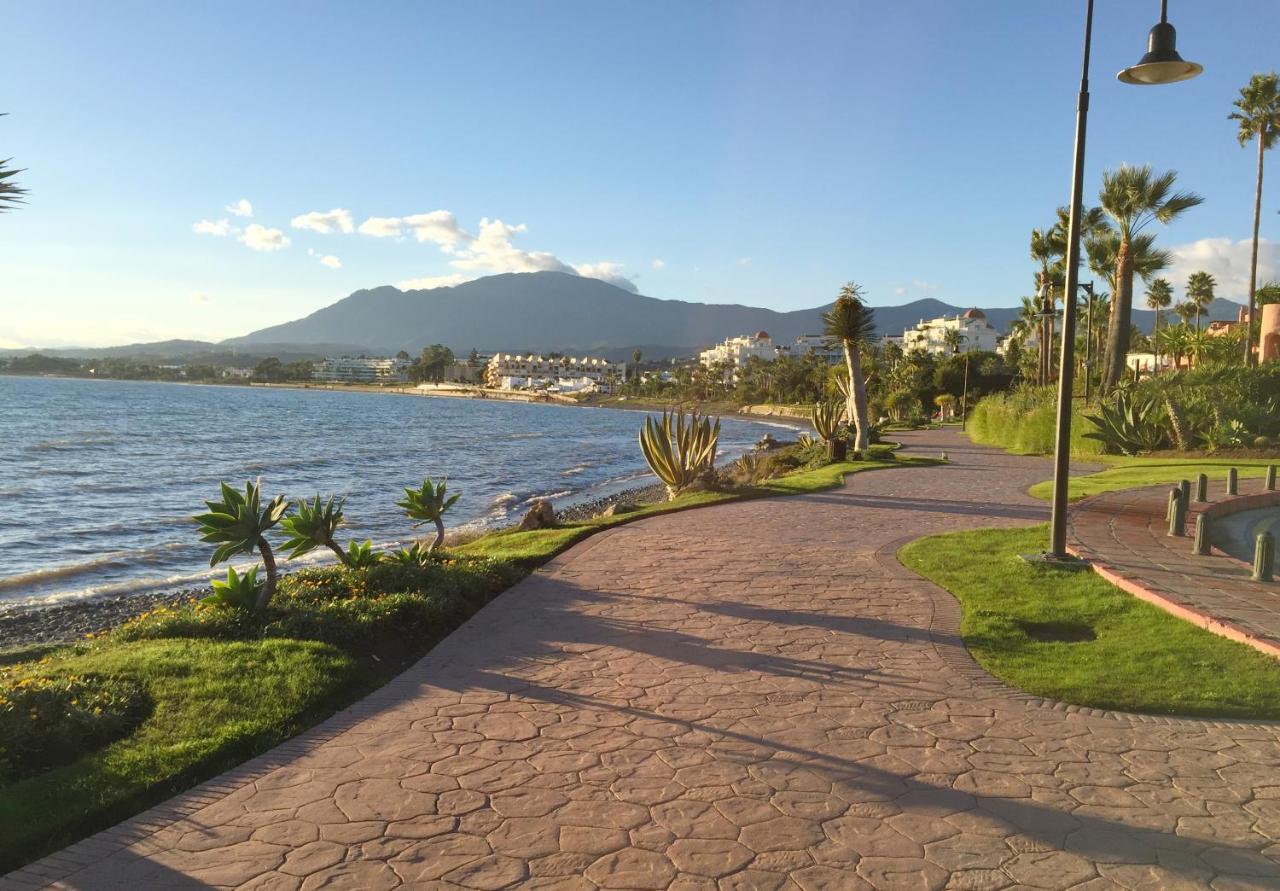 Apartmán Salinas. For 4. Terrace/parking/pools/gym/4mins